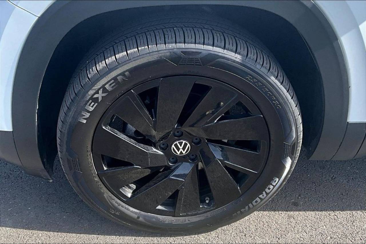 2025 Volkswagen Atlas Cross Sport SE w/Tech - Photo 9
