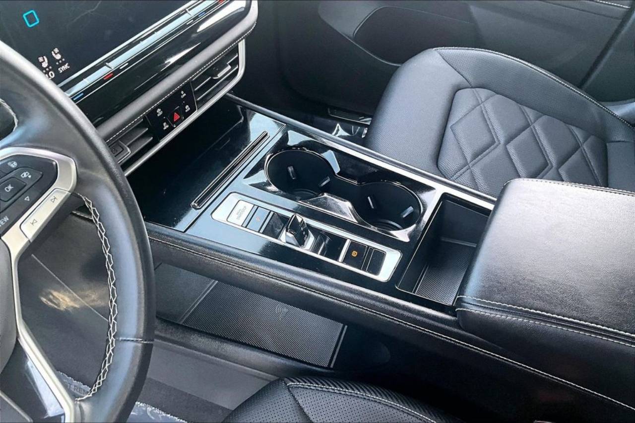 2025 Volkswagen Atlas Cross Sport SE w/Tech - Photo 15