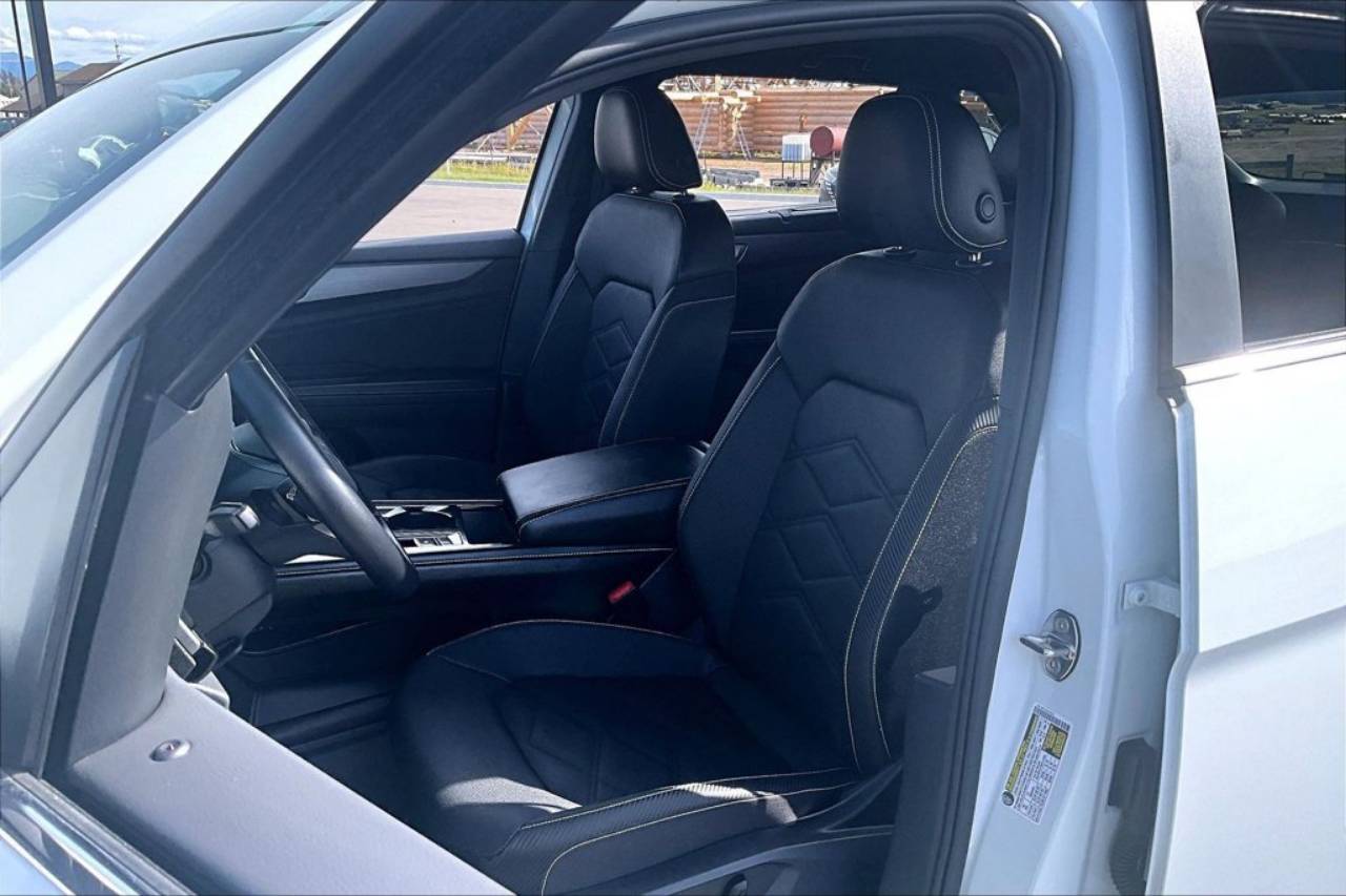 2025 Volkswagen Atlas Cross Sport SE w/Tech - Photo 25