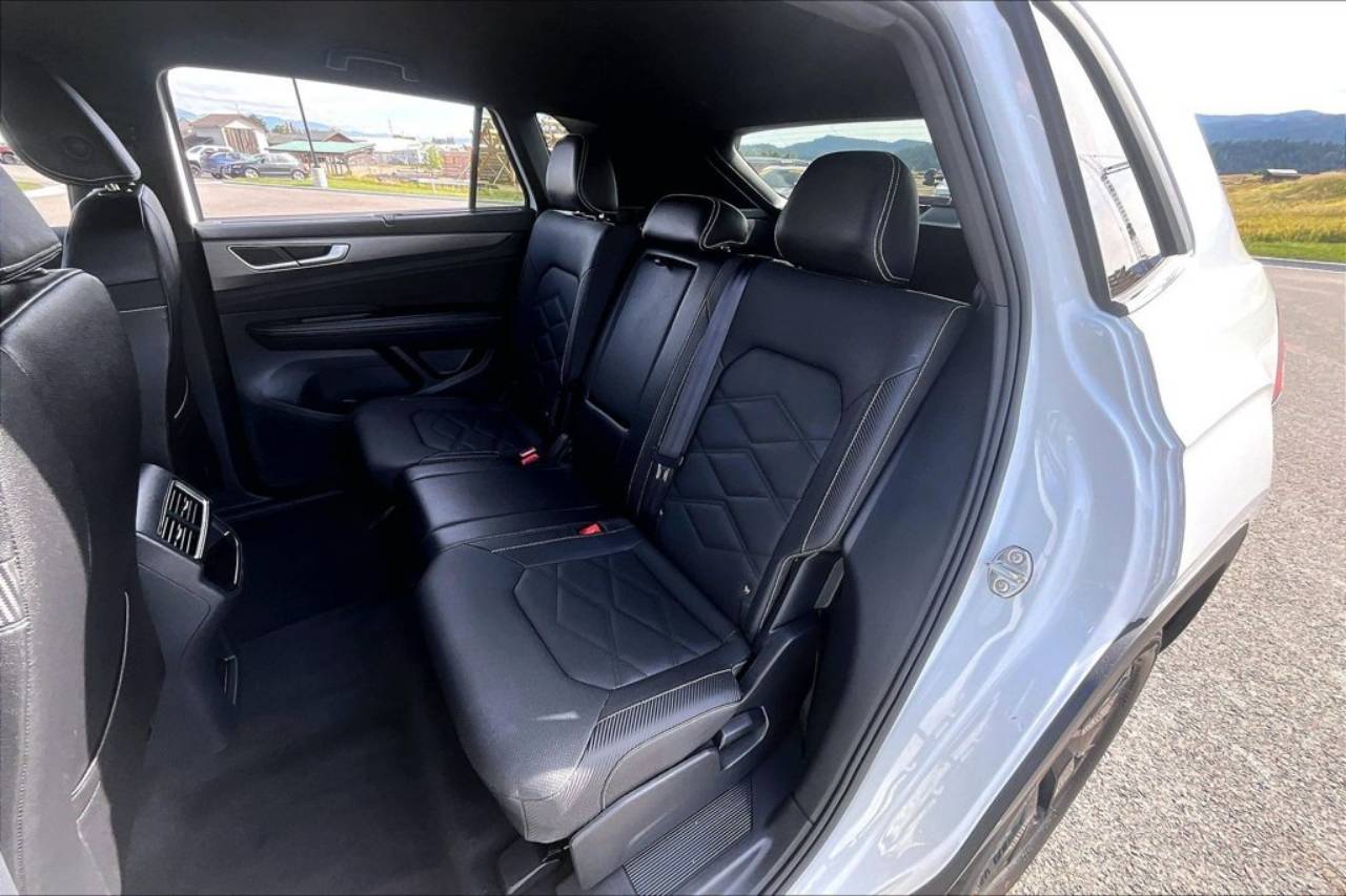 2025 Volkswagen Atlas Cross Sport SE w/Tech - Photo 26