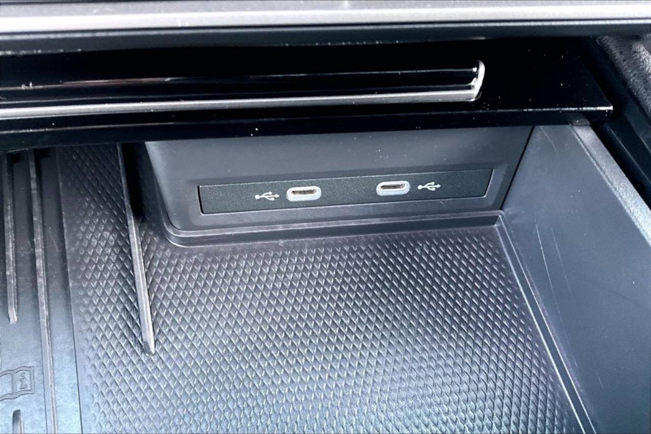 2025 Volkswagen Atlas Cross Sport SE w/Tech - Photo 32