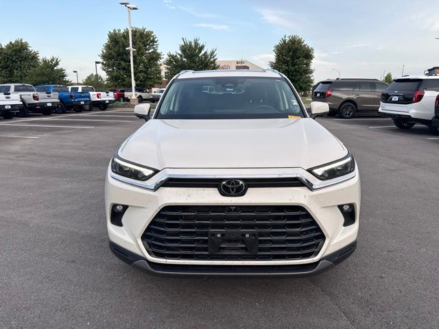 Used 2024 Toyota Grand Highlander Platinum with VIN 5TDAAAB53RS044472 for sale in Kansas City
