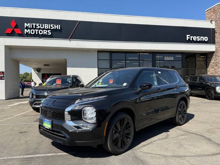 2026 Mitsubishi Outlander LE