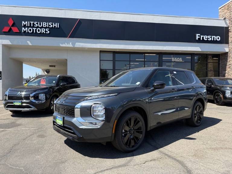 2026 Mitsubishi Outlander LE