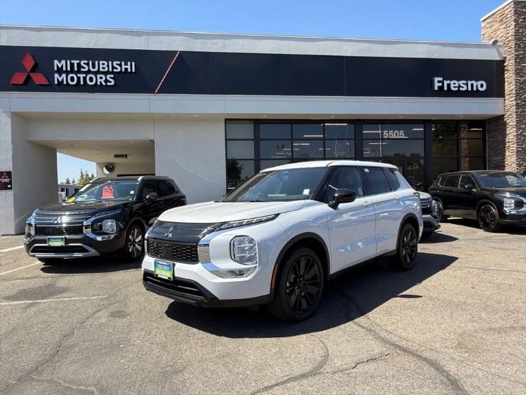 2026 Mitsubishi Outlander LE