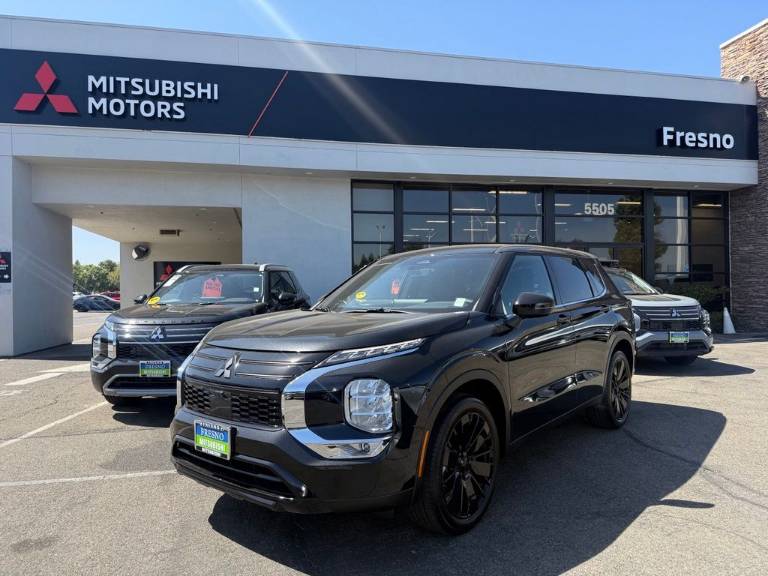 2026 Mitsubishi Outlander LE