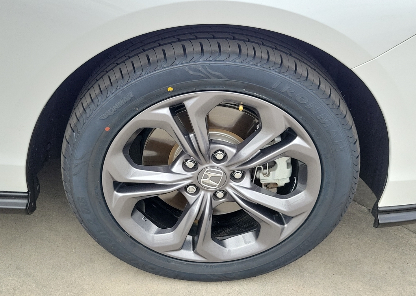 2024 Honda Accord Hybrid EX-L - Photo 6