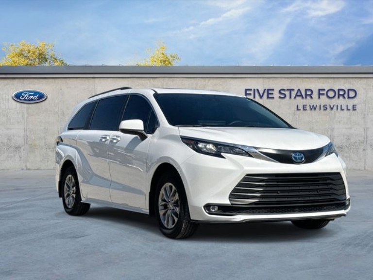 2025 Toyota Sienna XLE