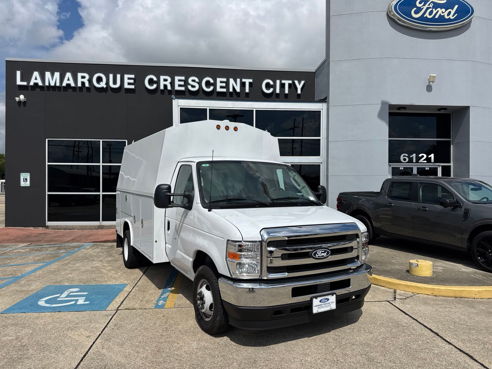 2026 Ford E-350sd