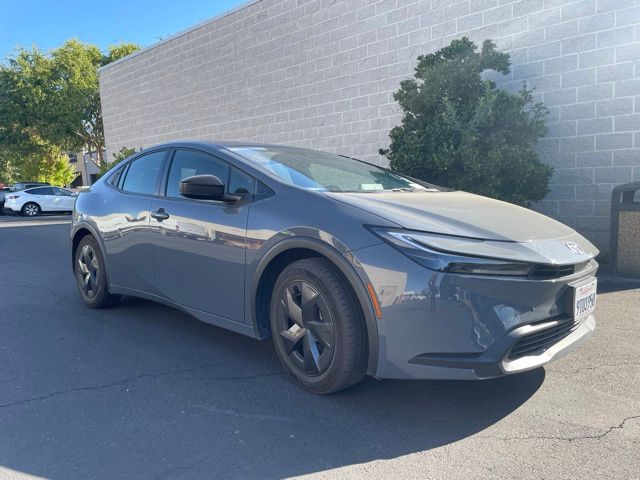 2025 Toyota Prius LE