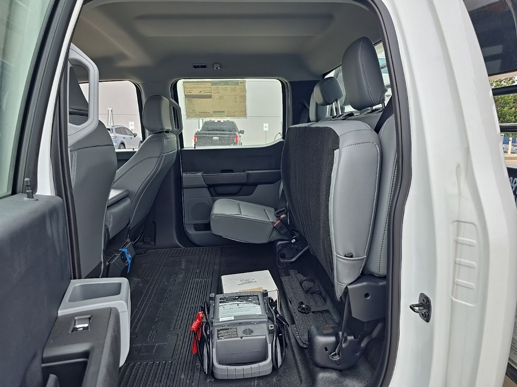 2025 Ford F-350 Super Duty Chassis Cab XL - Photo 6