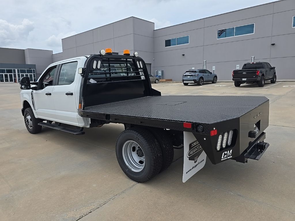 2025 Ford F-350 Super Duty Chassis Cab XL - Photo 9