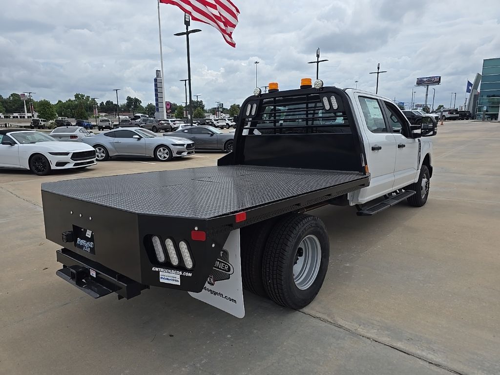 2025 Ford F-350 Super Duty Chassis Cab XL - Photo 11