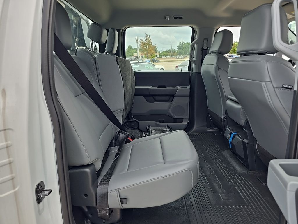 2025 Ford F-350 Super Duty Chassis Cab XL - Photo 12