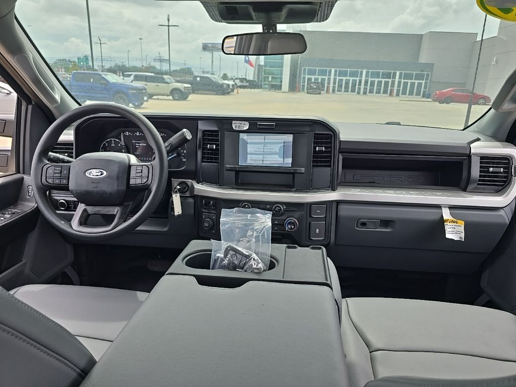 2025 Ford F-350 Super Duty Chassis Cab XL - Photo 14