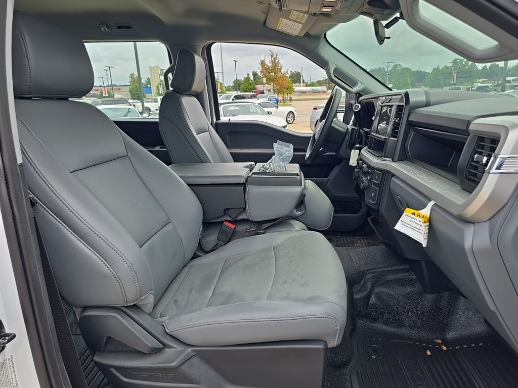 2025 Ford F-350 Super Duty Chassis Cab XL - Photo 15
