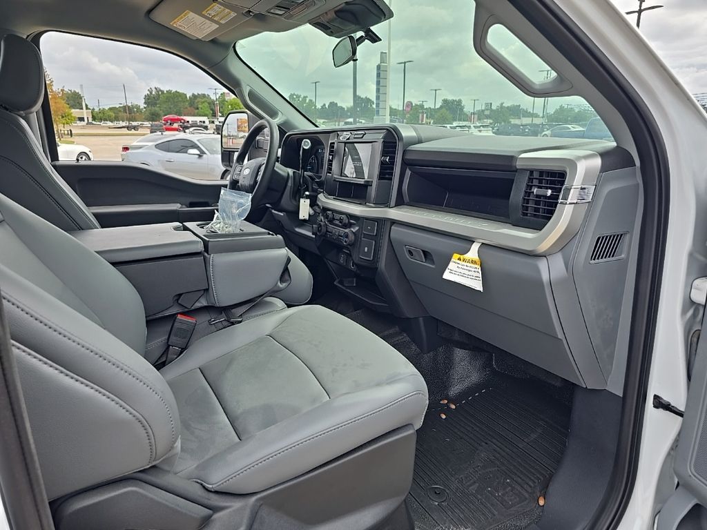 2025 Ford F-350 Super Duty Chassis Cab XL - Photo 16