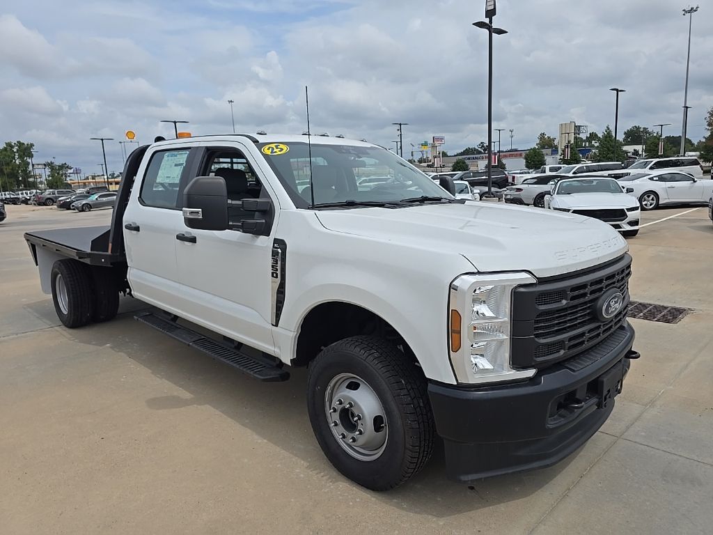 2025 Ford F-350 Super Duty Chassis Cab XL - Photo 17