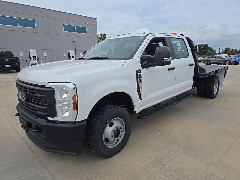 2025 Ford F-350 Super Duty Chassis Cab XL - Photo 29
