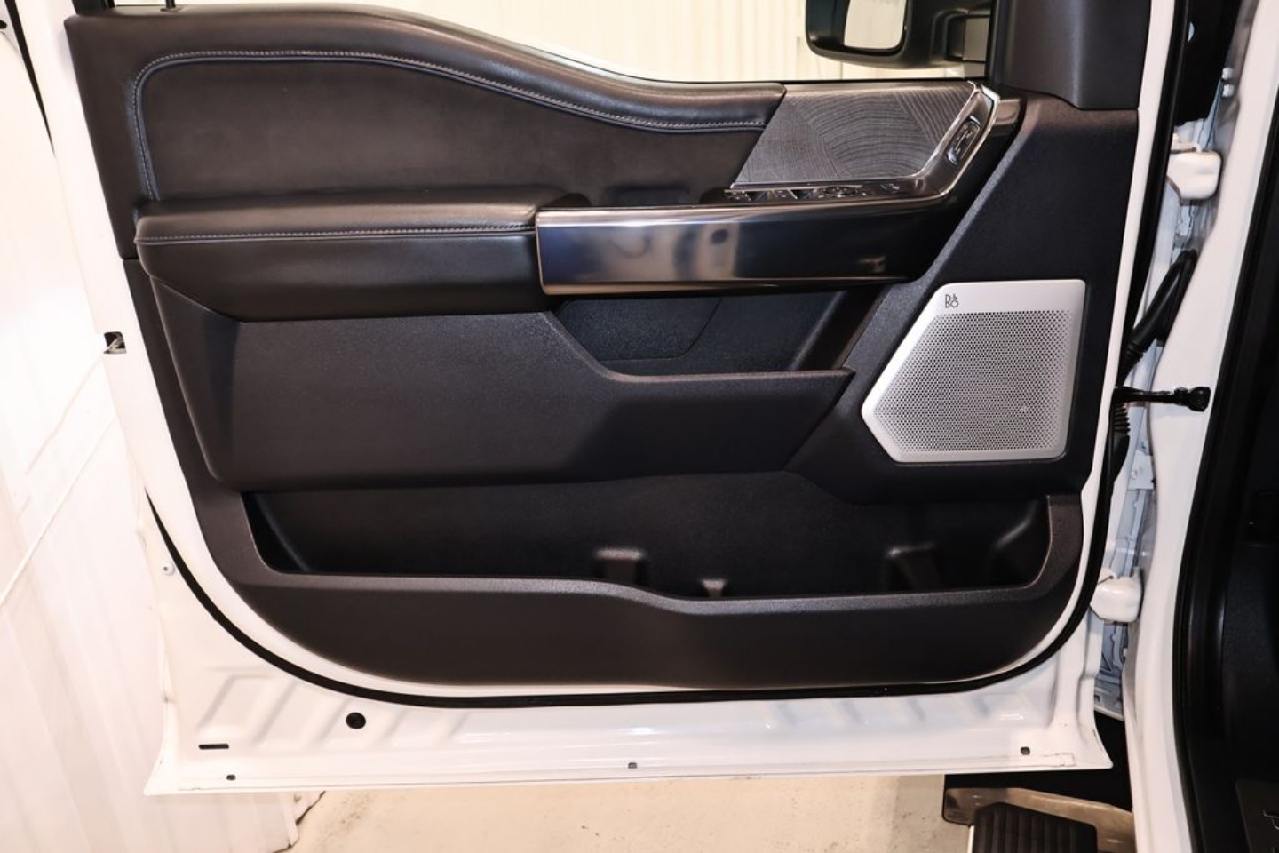 2025 Ford F-450 Super Duty Platinum - Photo 8