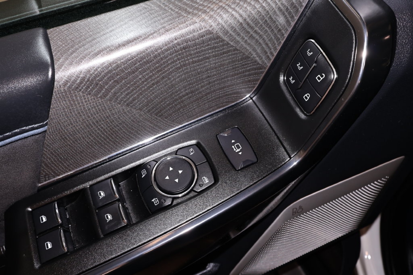 2025 Ford F-450 Super Duty Platinum - Photo 9
