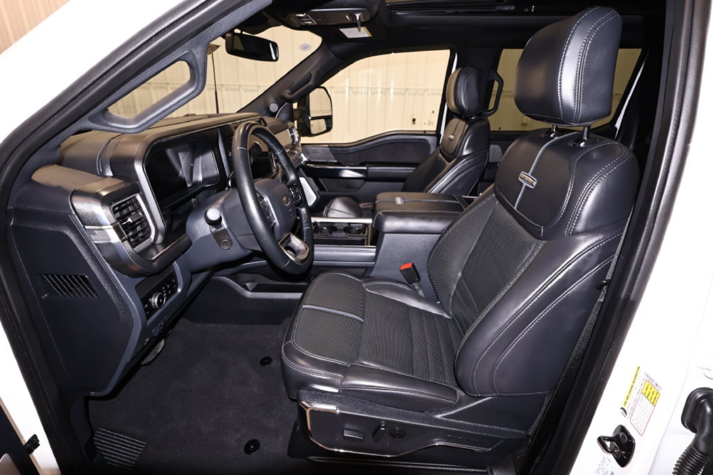 2025 Ford F-450 Super Duty Platinum - Photo 10