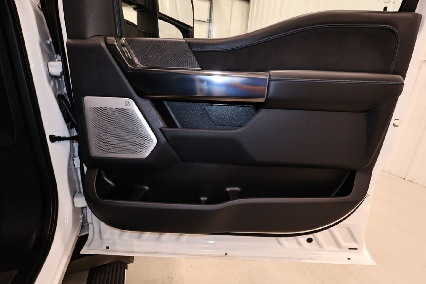 2025 Ford F-450 Super Duty Platinum - Photo 17