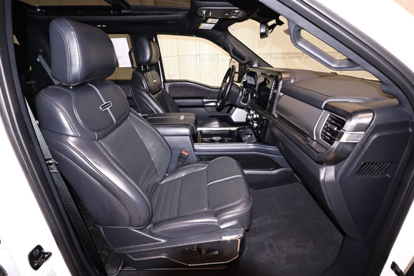 2025 Ford F-450 Super Duty Platinum - Photo 18