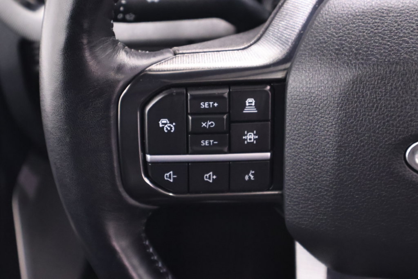 2025 Ford F-450 Super Duty Platinum - Photo 22