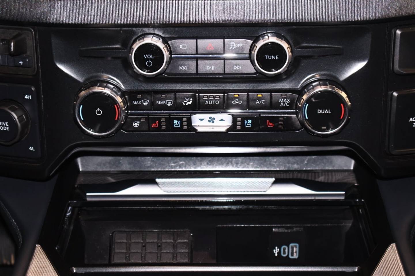 2025 Ford F-450 Super Duty Platinum - Photo 35