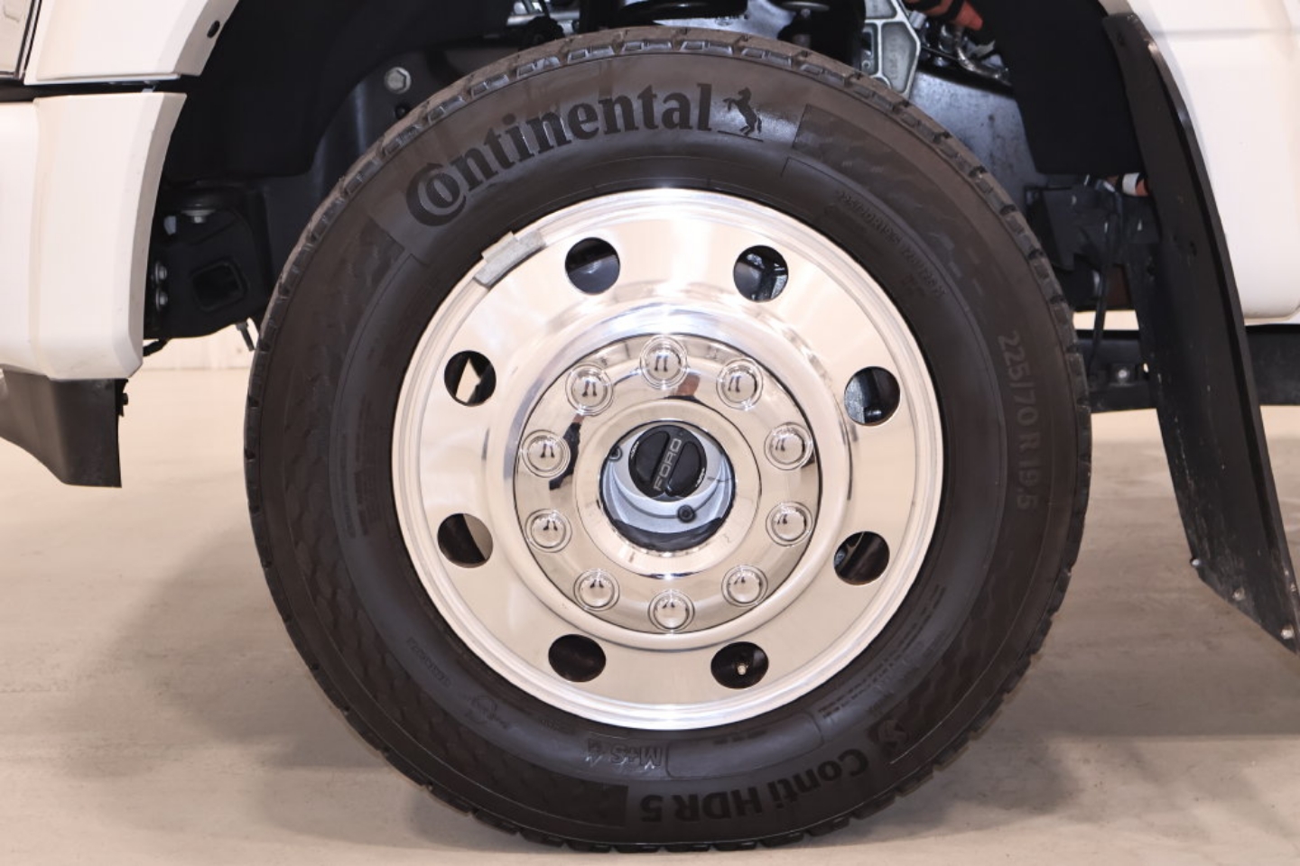 2025 Ford F-450 Super Duty Platinum - Photo 50