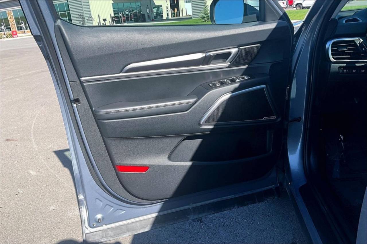2025 Kia Telluride S - Photo 23