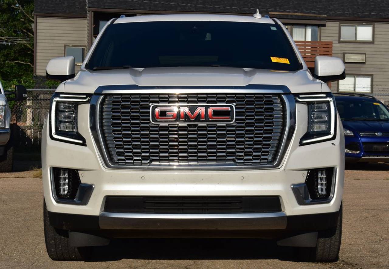 Used 2023 GMC Yukon Denali with VIN 1GKS2DKL0PR203868 for sale in Kansas City