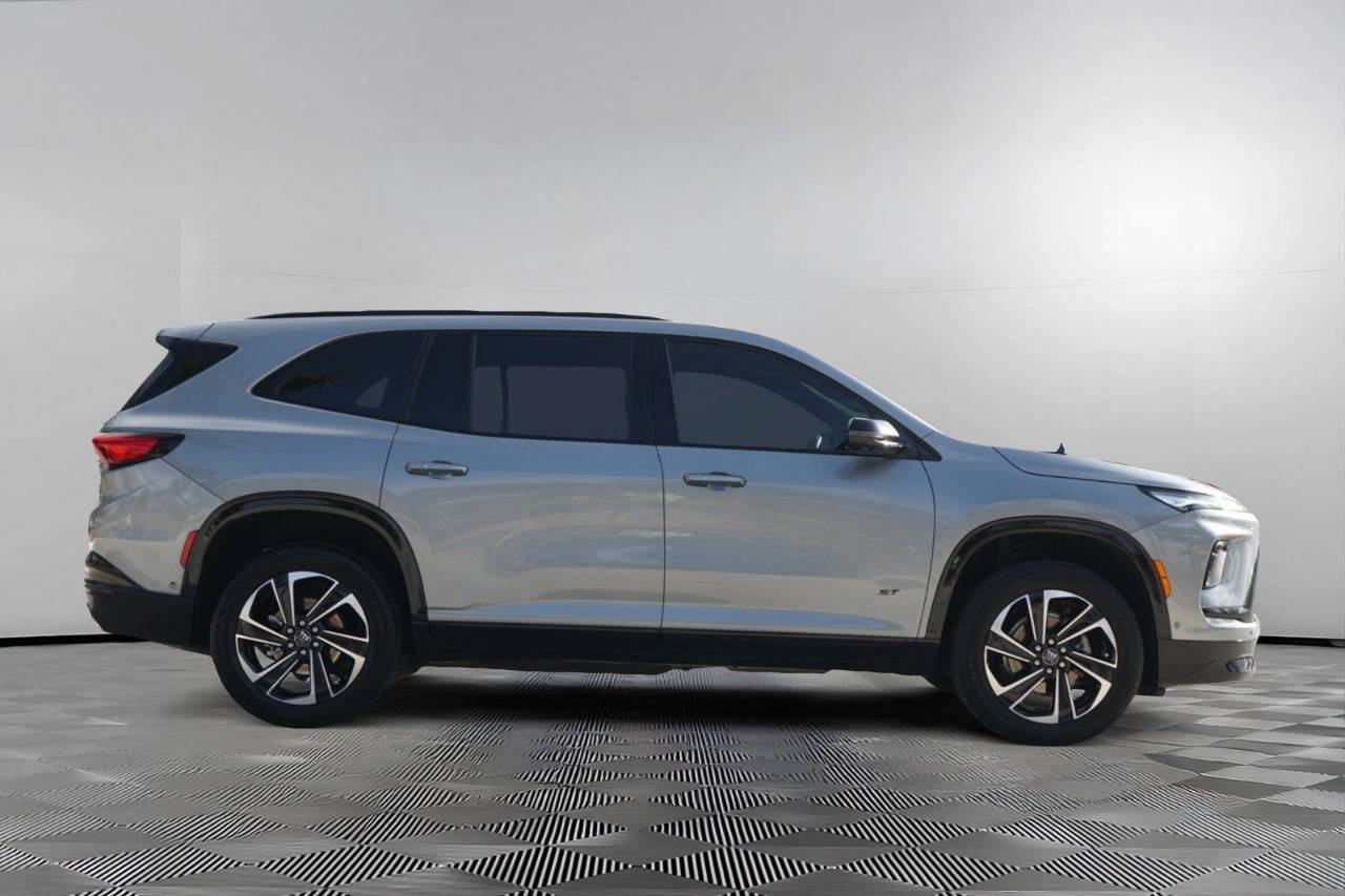 Certified Used 2025 Buick Enclave Sport Touring, photo 4