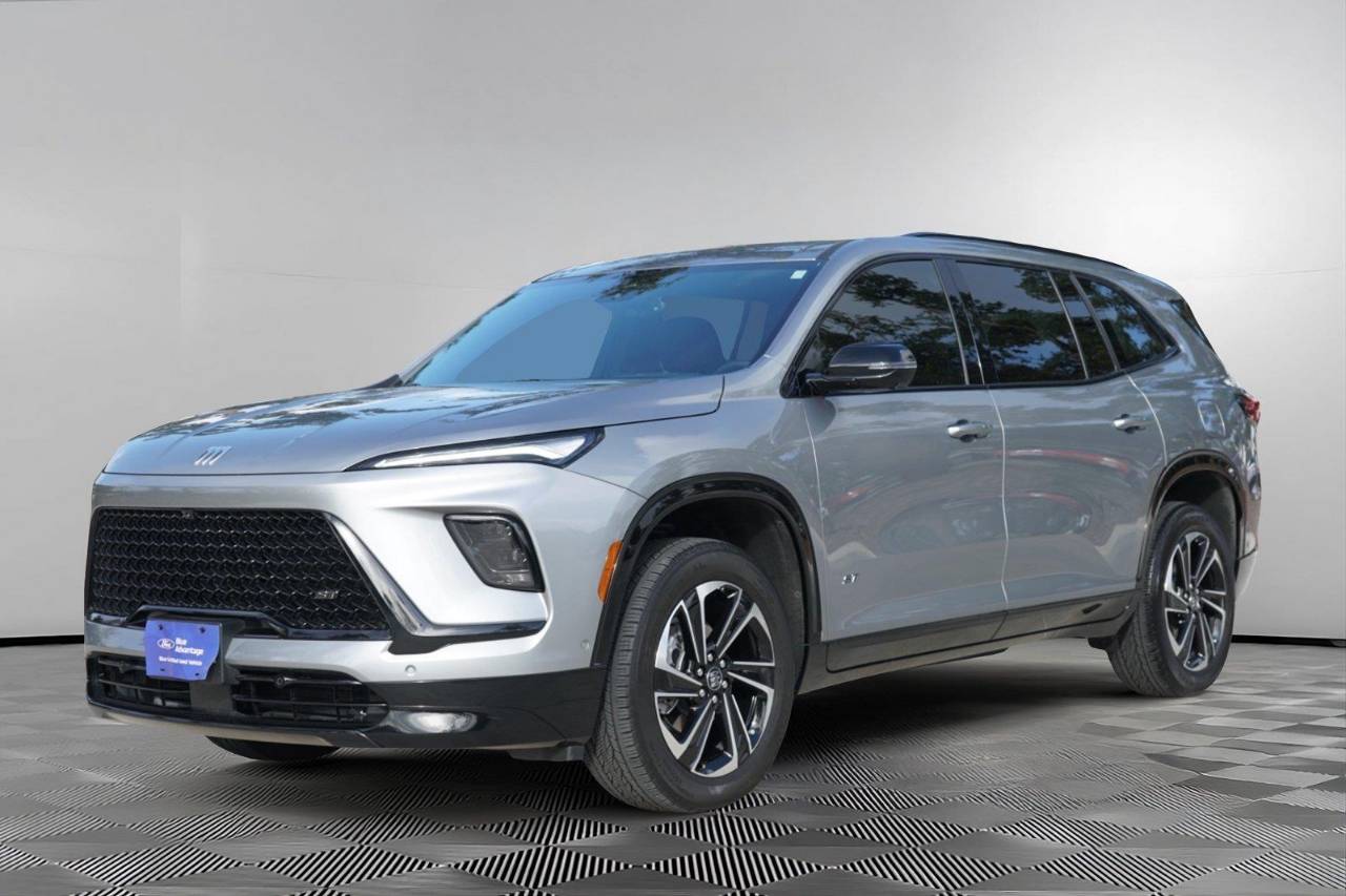 Certified Used 2025 Buick Enclave Sport Touring, photo 8