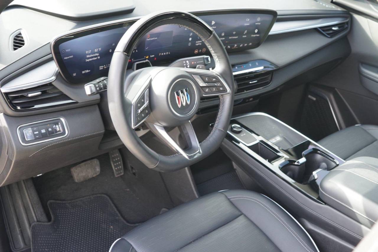Certified Used 2025 Buick Enclave Sport Touring, photo 9