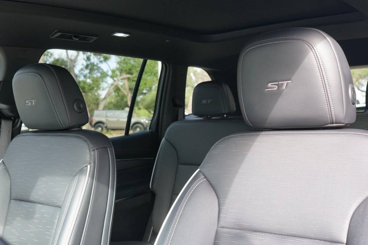 Certified Used 2025 Buick Enclave Sport Touring, photo 11