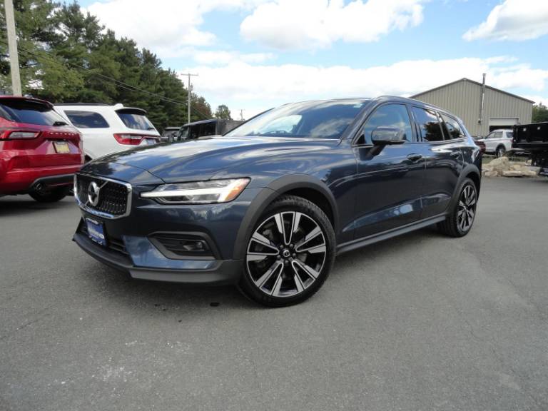 2022 Volvo V60 Cross Country T5