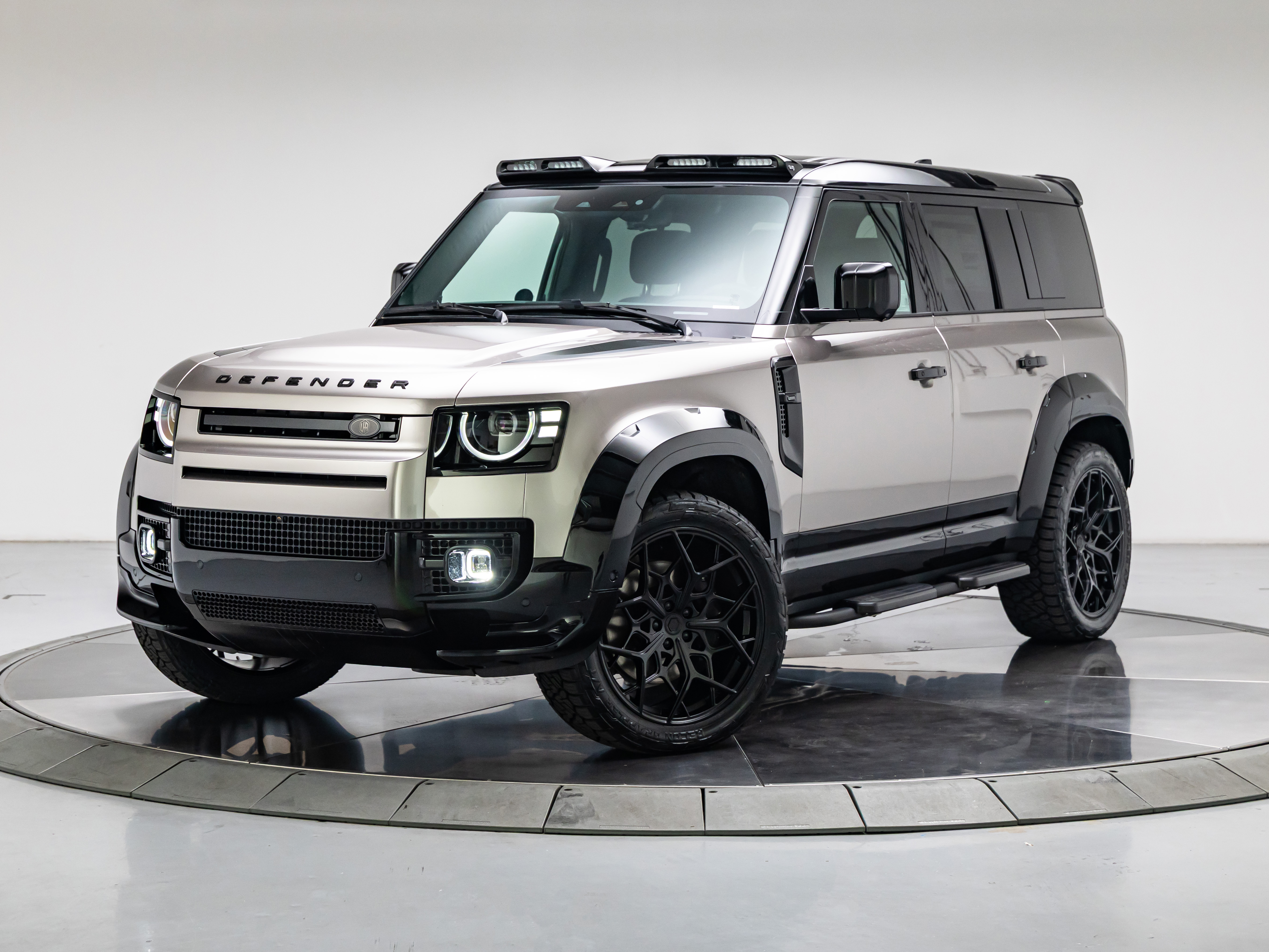 New 2026 Land Rover Defender P500 X-Dynamic SE