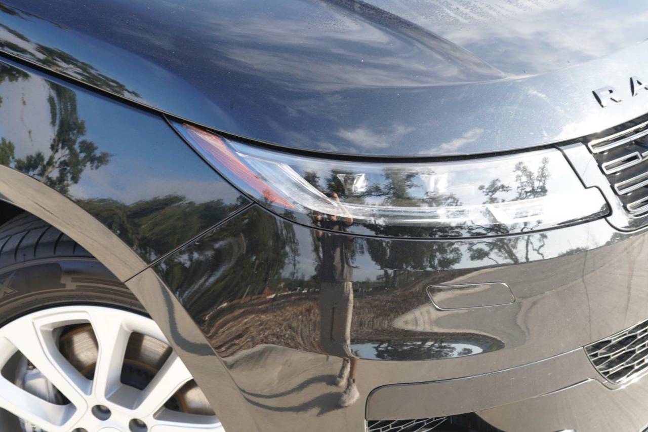 Used 2025 Land Rover Range Rover Sport SE, photo 3