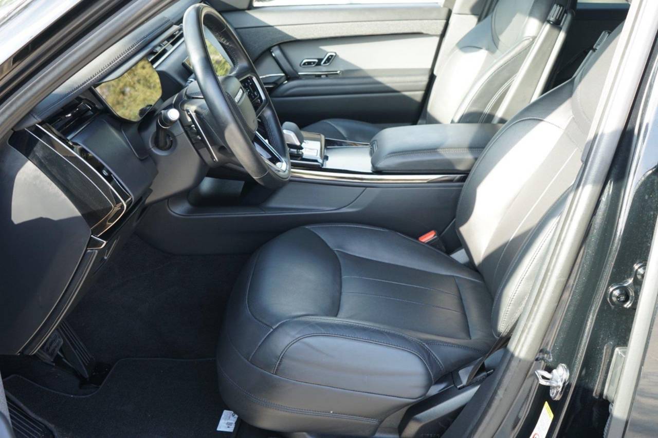 Used 2025 Land Rover Range Rover Sport SE, photo 9