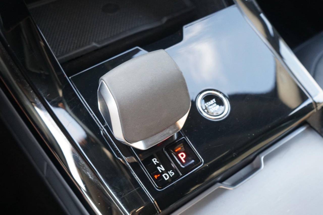 Used 2025 Land Rover Range Rover Sport SE, photo 13
