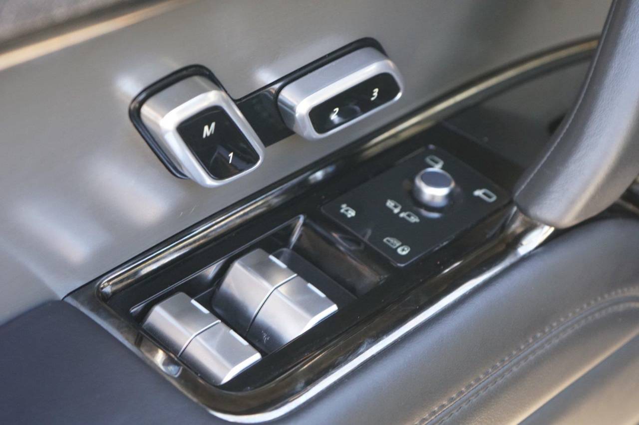Used 2025 Land Rover Range Rover Sport SE, photo 19