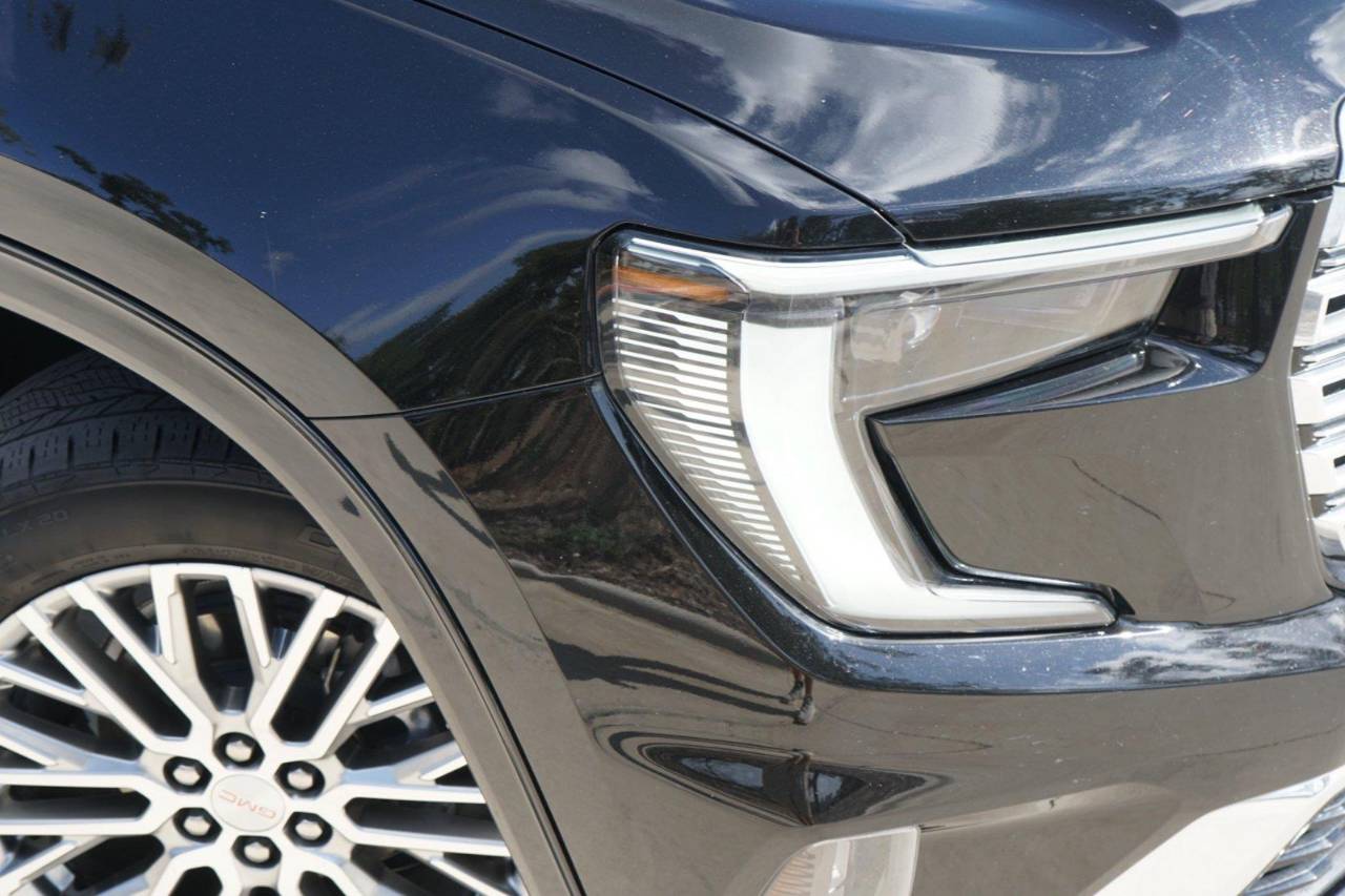 Certified Used 2025 GMC Acadia FWD Denali, photo 3