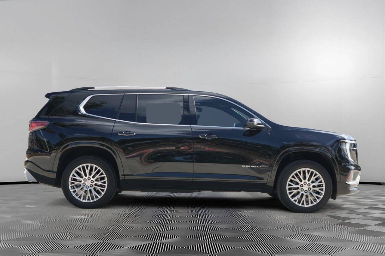 Certified Used 2025 GMC Acadia FWD Denali, photo 4