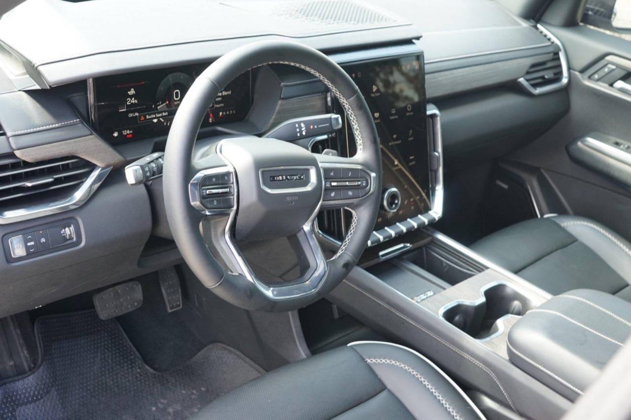 Certified Used 2025 GMC Acadia FWD Denali, photo 9