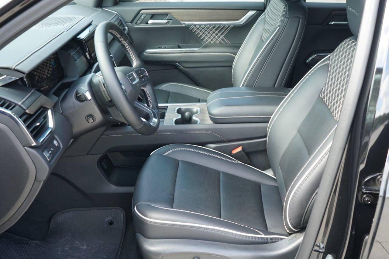Certified Used 2025 GMC Acadia FWD Denali, photo 10