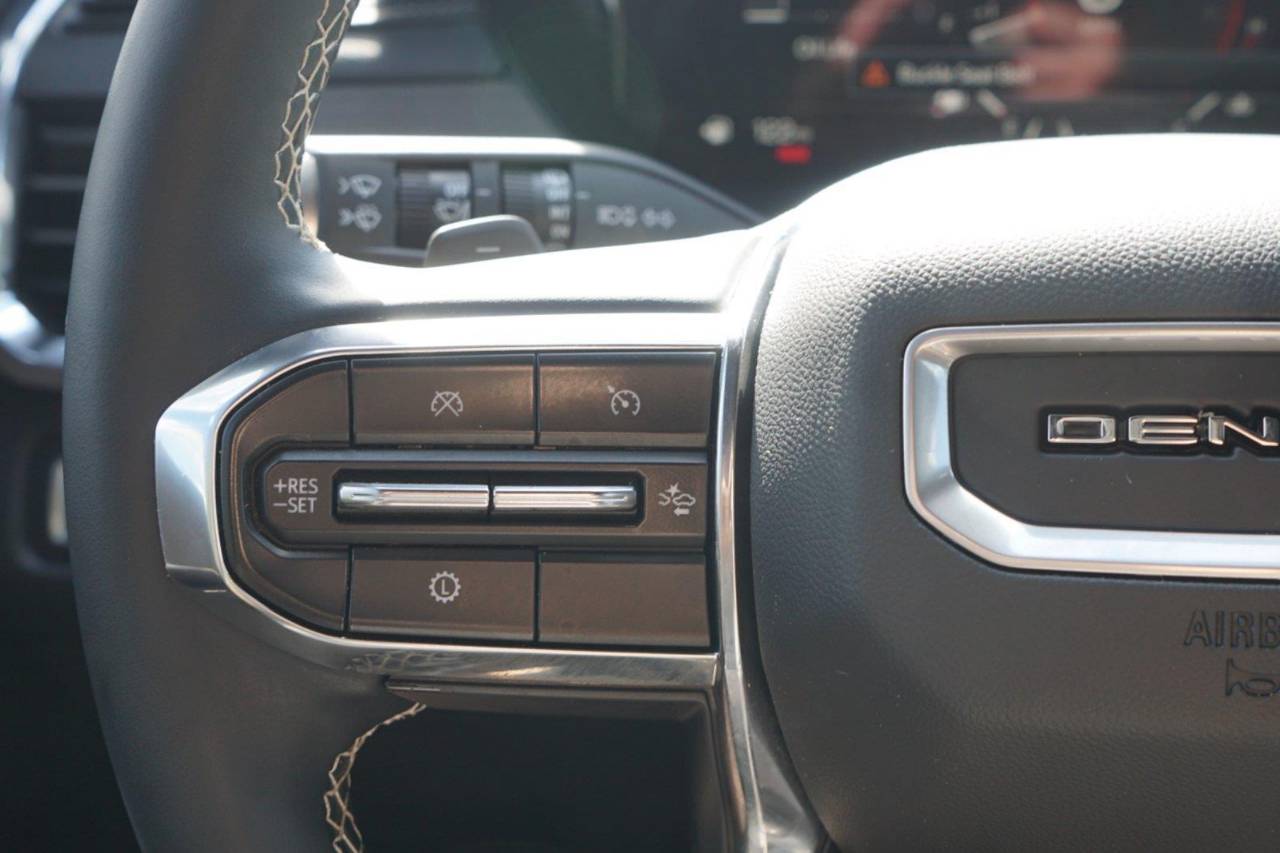 Certified Used 2025 GMC Acadia FWD Denali, photo 16