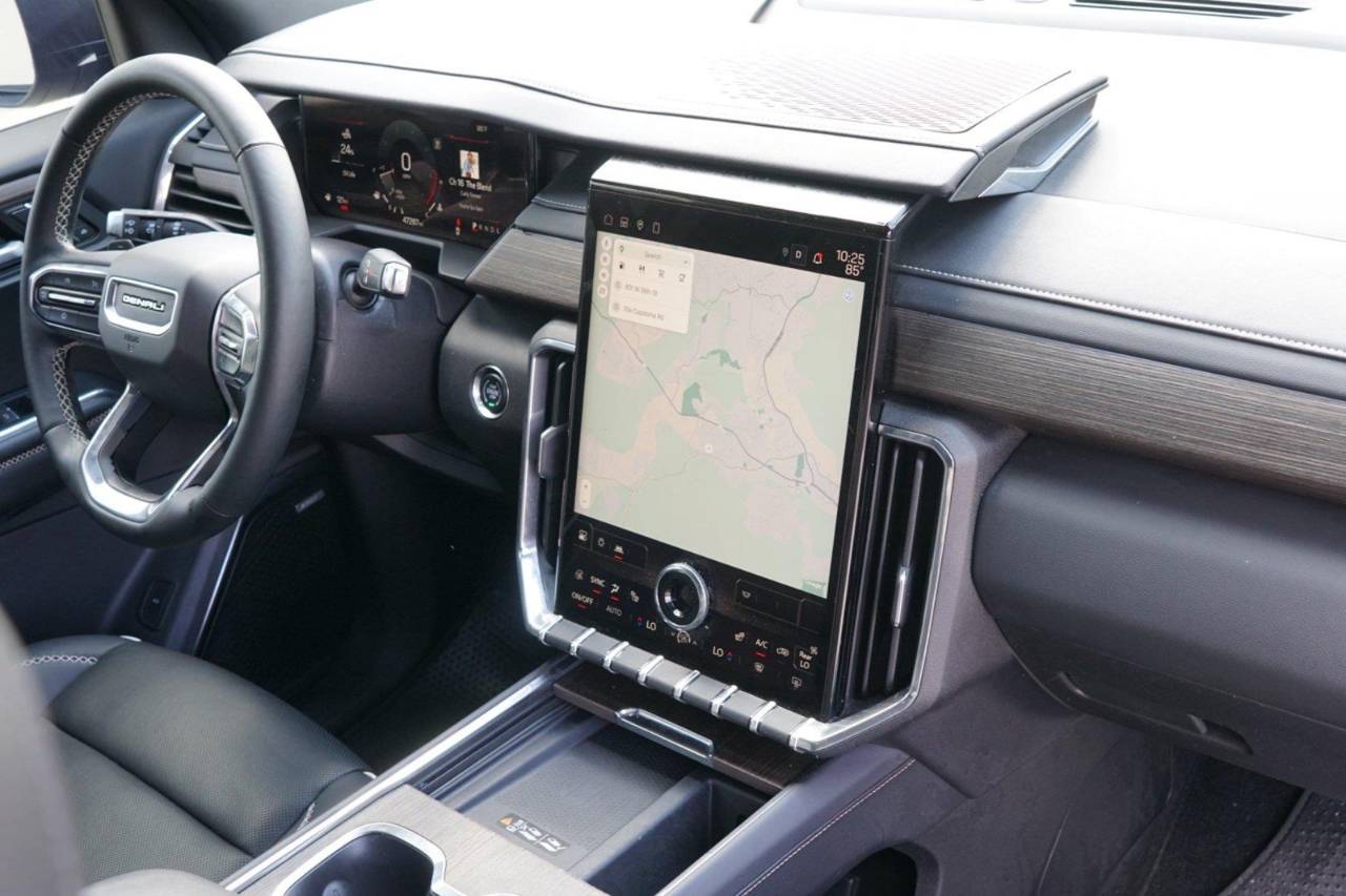 Certified Used 2025 GMC Acadia FWD Denali, photo 27