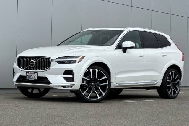 2023 Volvo XC60 B5 Ultimate Bright Theme